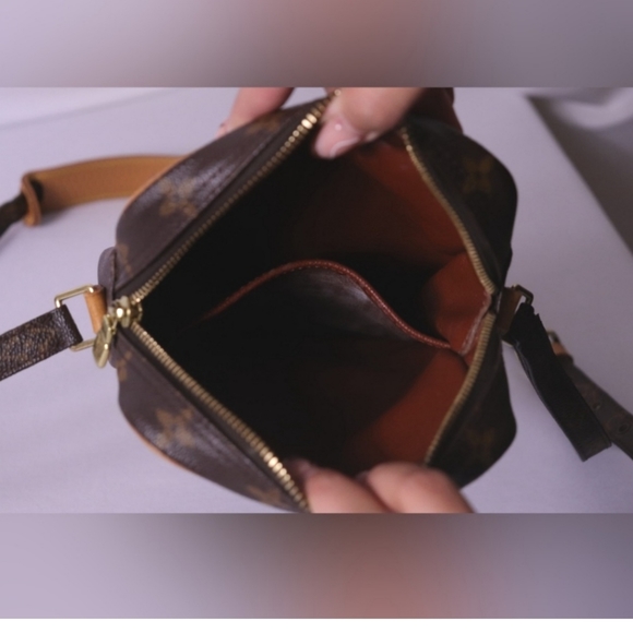 LOUIS VUITTON Authentic Danube Crossbody - Picture 3 of 15